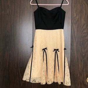 Black and yellow lace summer dress